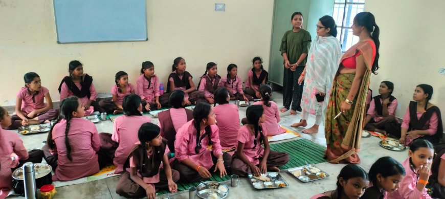 एस डी एम ने कस्तूरबा वालिका विद्यालय का किया औचक निरीक्षण