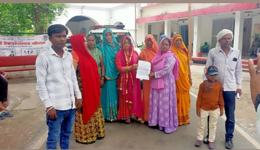 स्वास्तिक नर्सिंग होम में जच्चा बच्चा की हुई मौत, पीड़ित पहुंचे कलेक्ट्रेट