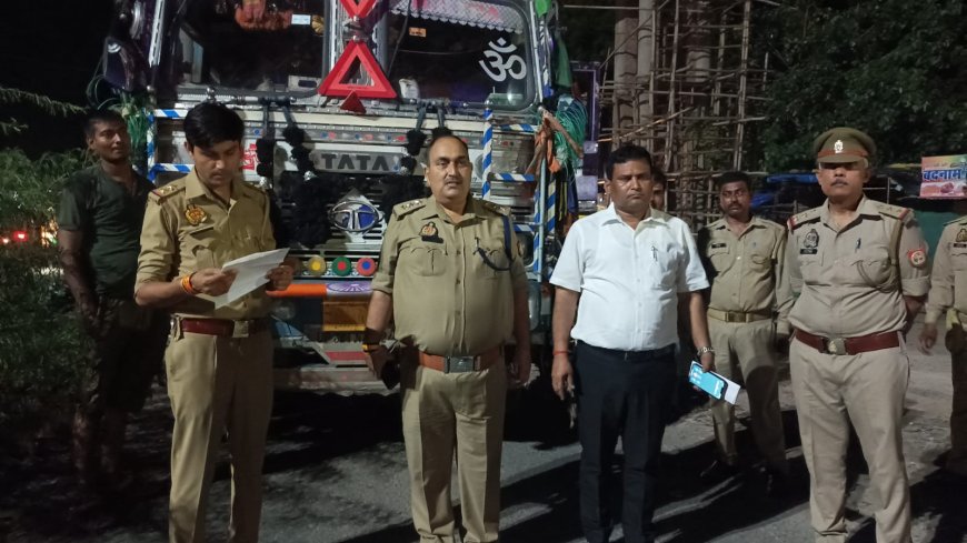 एसडीएम - सीओ ने अबैध परिवहन करते बालू लदे दो ट्रको को पकड़ कर किया जब्त