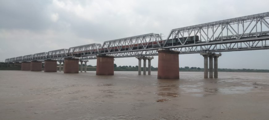 40 से 45 सेमी प्रति घंटा की रफ्तार से यमुना के जलस्तर में वृद्धि से पुनः हुआ बाढ़ का खतरा