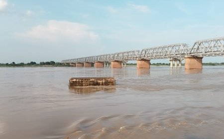 4-5 सेमी प्रति घंटा के हिसाब से घट कर यमुना नदी का जलस्तर