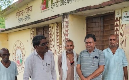 स्वास्थ्य केंद्र न खुलने से हो रहा खंडहर में तब्दील