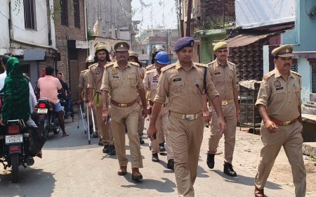 सुरक्षा को दृष्टिगत रखते हुए पुलिस ने किया फ्लैग मार्च