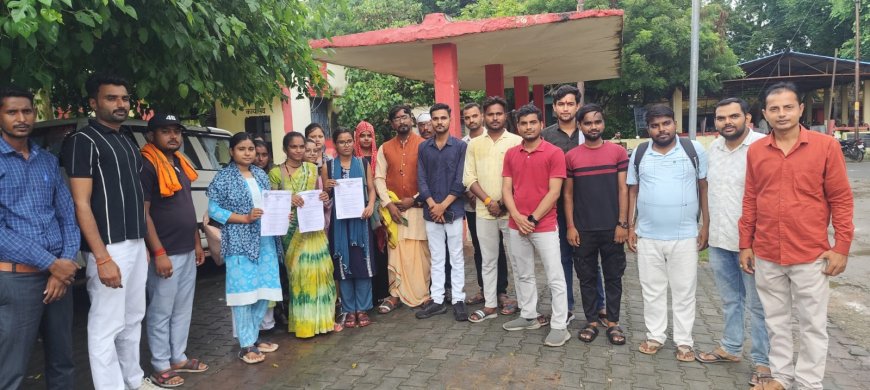 पंचायत सहायकों ने चार सूत्रीय मांग पत्र एस डी एम को सौंपा