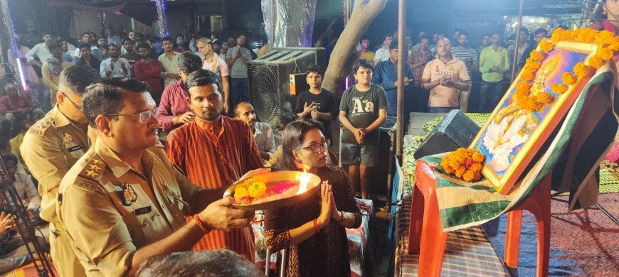 बुढ़वा मंगल पर पंचमुखी हनुमान मंदिर पर हुआ भजन संध्या का आयोजन