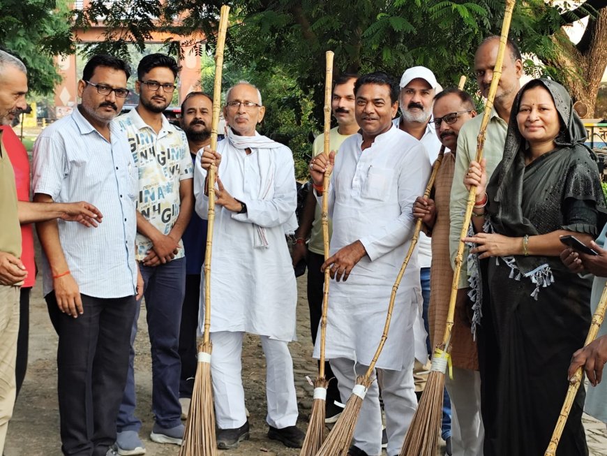 पीएम मोदी के जन्मदिवस पर भाजपाइयों ने चलाया स्वच्छता अभियान