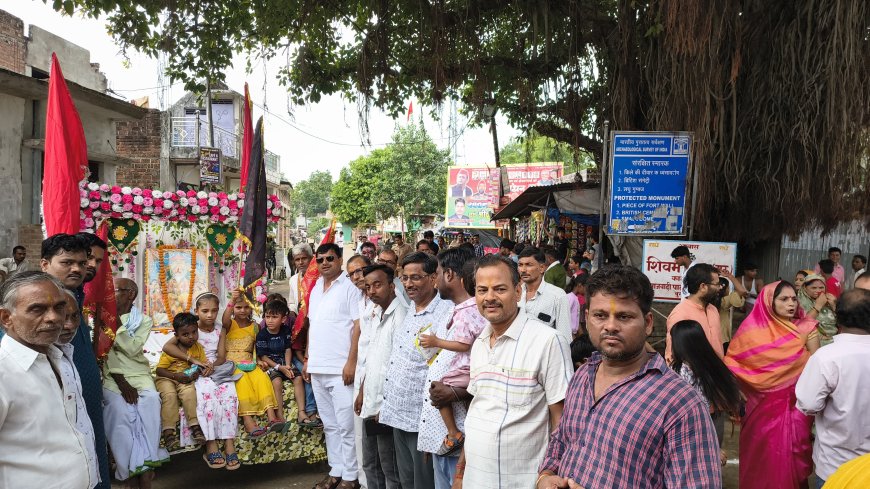 भगवान विश्वकर्मा की शोभा यात्रा निकाल कर धूमधाम से मनाई जयंती।