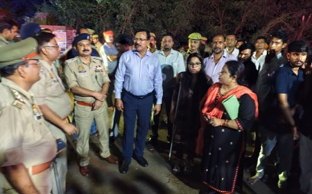 विसर्जन स्थल पर सुरक्षा इंतज़ामों की समीक्षा करते दिखे डीएम-एसपी