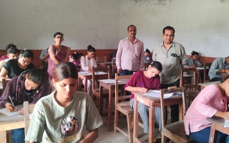 दूसरे दिन कालपी महाविद्यालय में 12 परीक्षार्थियों ने छोड़ी परीक्षा