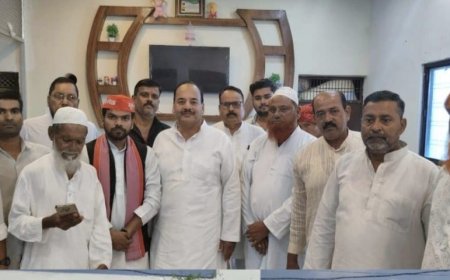 तीसरी पुण्य तिथि पर सपाइयों ने नेता जी को यादकर दी श्रद्धांजलि