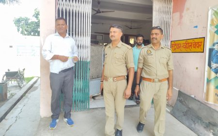 सर्वे करने आये जेई और सीएचसी प्रभारी के साथ कर्मचारी ने की अभद्रता