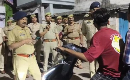 दीपावली पर्व को लेकर नगर में एसपी ने फ्लैग मार्च कर सुरक्षा व्यवस्था का लिया जायजा