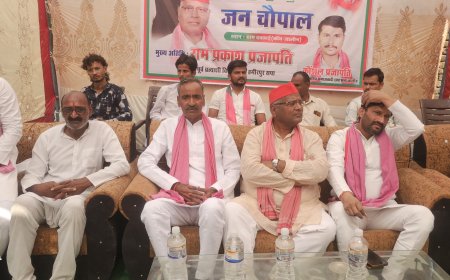 स पा ने ग्राम दबखाई में पी डी ए चौपाल लगायी