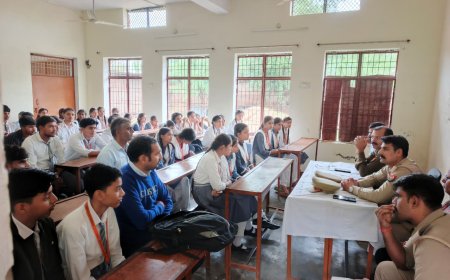 पुलिस ने नये कानून के तहत छात्र छात्राओं को किया जागरूक