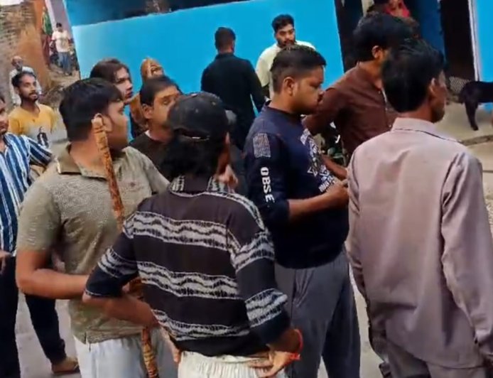 शराब के लिए पैसे न देने पर हुआ विवाद महिला ने बेटे संग मारपीट की दी तहरीर