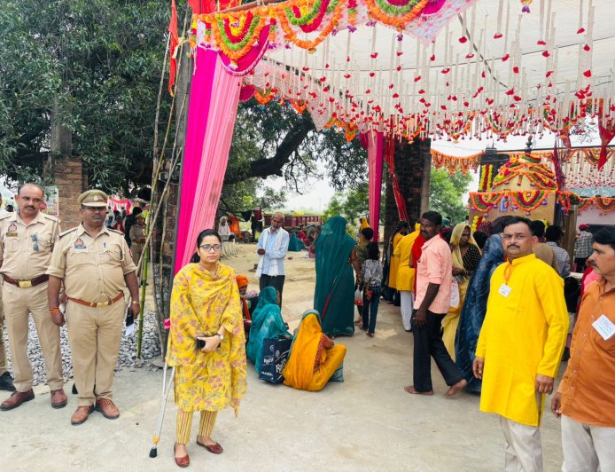 ग्राम सलैया में आयोजित छोटी रतनगढ़ वाली मैया के मेले का एस डी एम ने लिया जायजा