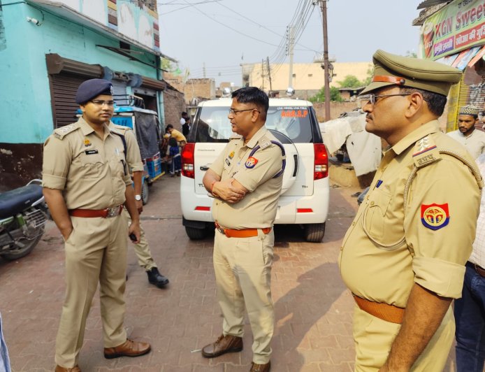 जुमे की नमाज पर अपर एस पी ने सुरक्षा व्यवस्था का लिया जायजा