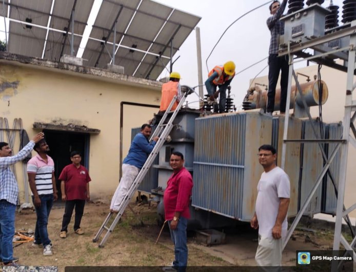 इंजीनियरों ने सब स्टेशन के हैवी क्षमता के ट्रांसफार्मर का किया अनुरक्षण कार्य