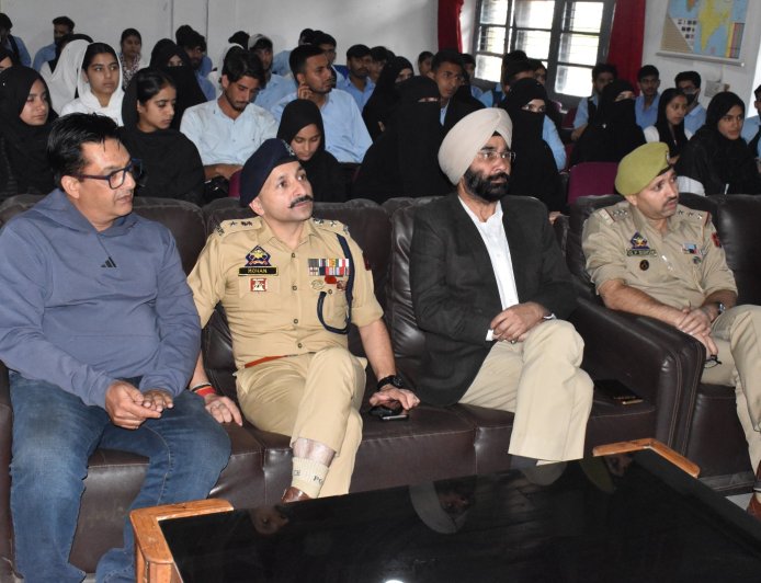 सरकारी डिग्री कॉलेज पुंछ में सरदार वल्लभभाई पटेल जी की जयंती पर राष्ट्रीय एकता संगोष्ठी का हुआ आयोजन ,