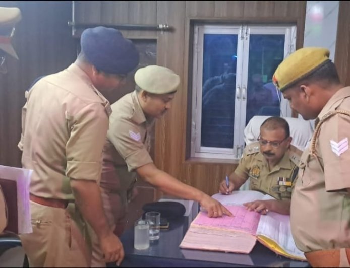 पुलिस कप्तान डॉ दुर्गेश कुमार ने कोंच कोतवाली का किया निरीक्षण