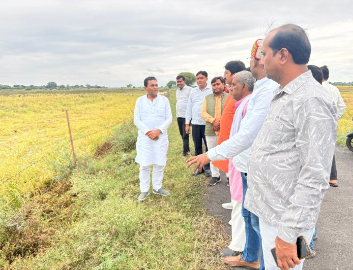 क्षेत्रीय बिधायक व पालिकाध्यक्ष ने ग्रामों में अतिवृष्टि से हुए नुकसान का किया निरीक्षण
