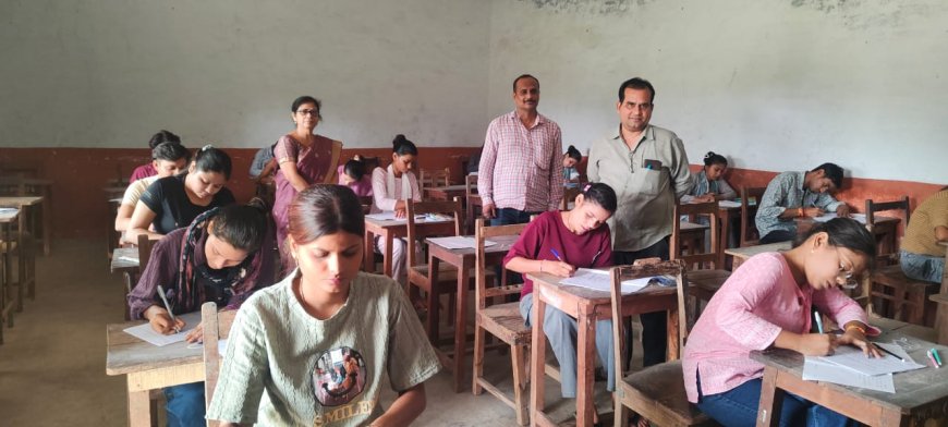 दूसरे दिन कालपी महाविद्यालय में 12 परीक्षार्थियों ने छोड़ी परीक्षा