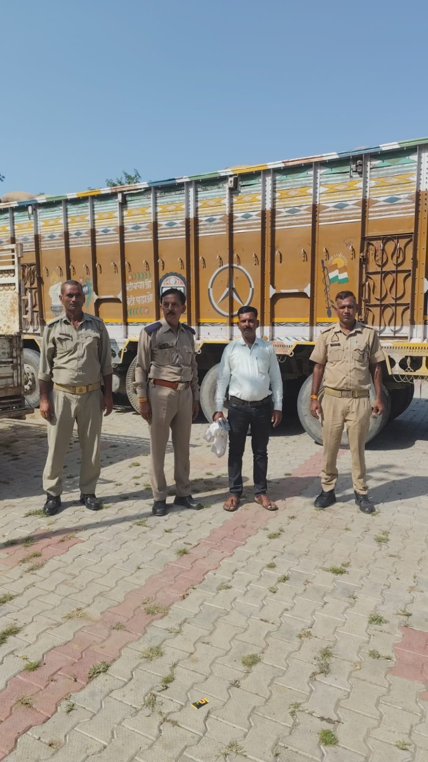 ए आर टी ओ ने यातायात नियमों का पढ़ाया पाठ