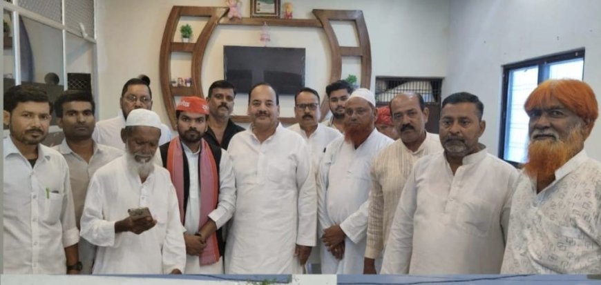 तीसरी पुण्य तिथि पर सपाइयों ने नेता जी को यादकर दी श्रद्धांजलि