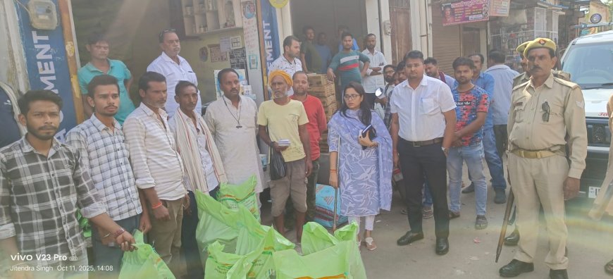 प्राइवेट दुकानों पर एस डी एम ने निर्धारित मूल्य पर किसानों को खाद करायी उपलब्ध