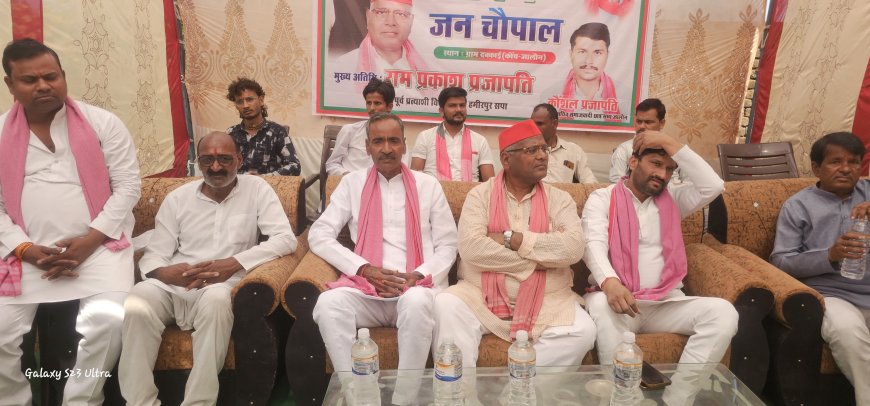 स पा ने ग्राम दबखाई में पी डी ए चौपाल लगायी