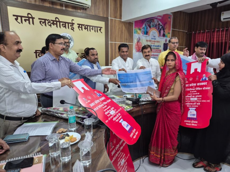 दीपावली पर उज्ज्वला योजना का बड़ा तोहफा मुख्यमंत्री ने 1.86 करोड़ परिवारों को दी गैस सब्सिडी