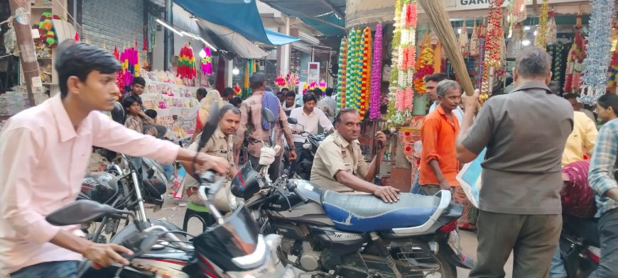 धनतेरस के दिन बाजारों में उमड़ी भीड़,जमकर हुई खरीददारी