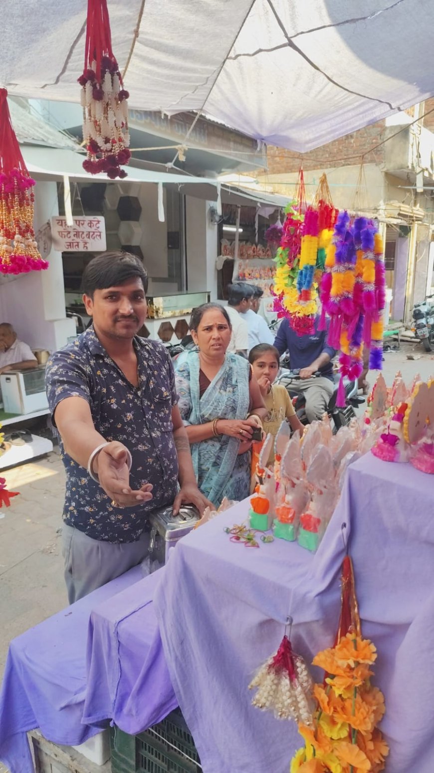 छोटी दीपावली पर मृत्यु के देवता यमराज की हुई पूजा, लक्ष्मी-गणेश की मूर्तियां ले गए लोग