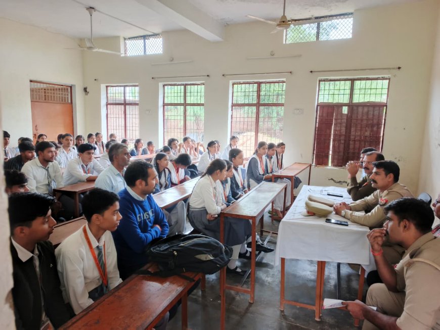 पुलिस ने नये कानून के तहत छात्र छात्राओं को किया जागरूक