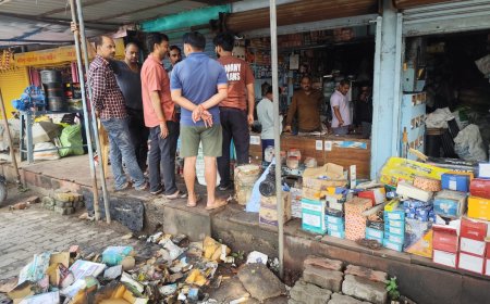 शार्ट सर्किट से मार्वल हाउस दुकान में लगी आग लाखों का हुआ नुकसान