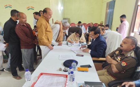 सम्पूर्ण समाधान दिवस में आयीं 32 शिकायतें,मौके पर 8 का निस्तारण