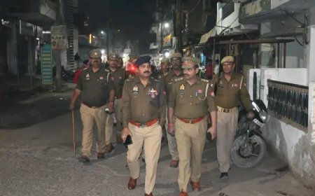 एसपी के नेतृत्व में भीड़-भाड़ वाले इलाकों में पुलिस जवानों ने फुट मार्च कर सुरक्षा का अहसास कराया