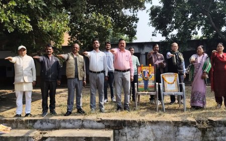 संविधान दिवस पर छात्रों को प्रस्तावना का कराया सामूहिक पाठ