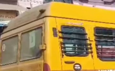 स्कूली बैन में ओवर लोड ट्रक ने मारी टक्कर, बड़ा हादसा होने से बचा