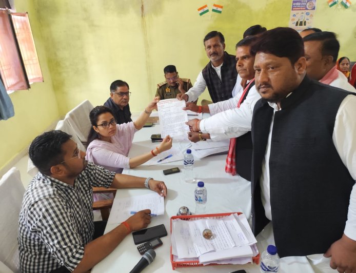 सम्पूर्ण समाधान दिवस में आयीं 17 शिकायतें,मौके पर 6 का निस्तारण