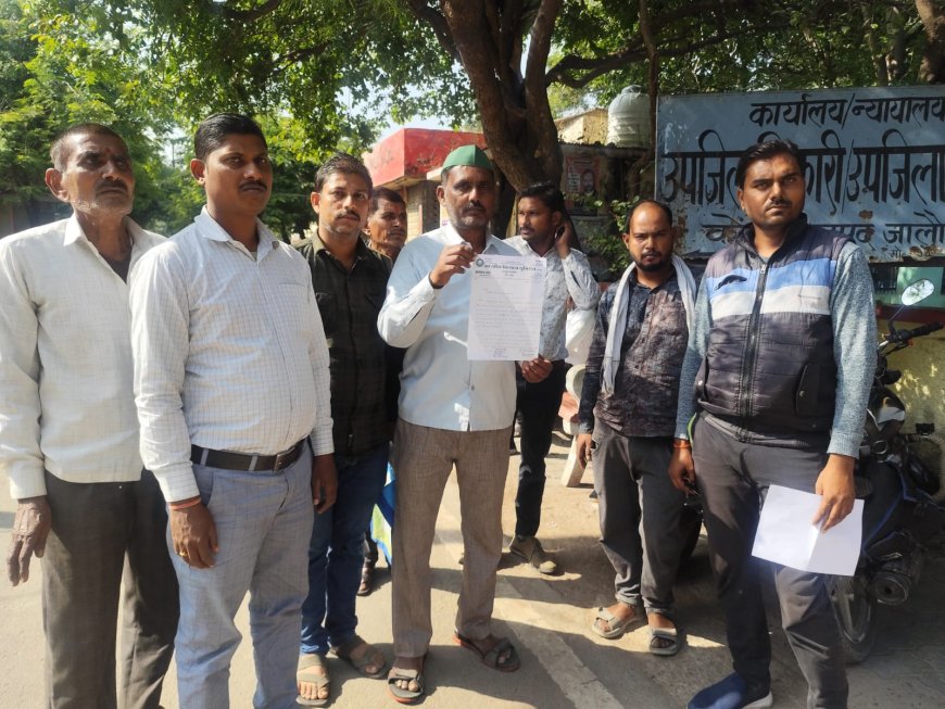 ठेकेदार की मनमानी से डाले जा रहे रोड पर भा कि यू ने जताया विरोध