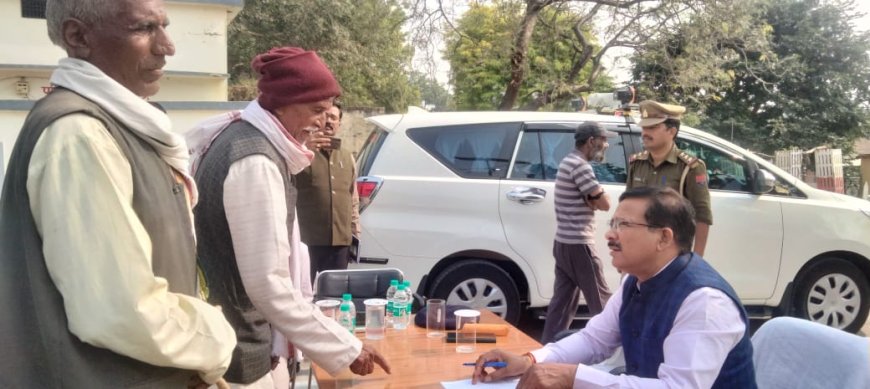 डीएम, एसपी के समक्ष समाधान दिवस में 2 प्रकरण प्रस्तुत