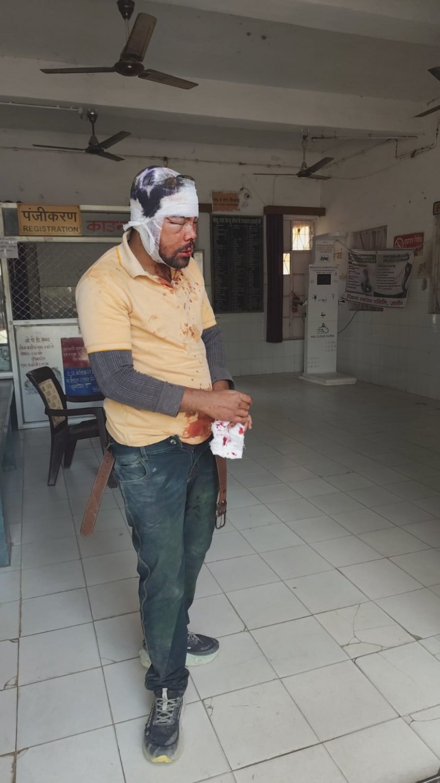 सड़क हादसे में तीन लोग गम्भीर रूप से हुए घायल