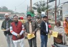 बुंदेलखंड राज्य बनाने के लिए पदयात्रा कार्यक्रम के कार्यकर्ताओं ने बांटे पत्रक