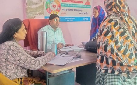 हीरापुर बालू खनन की सड़क को आबादी क्षेत्र के अंदर बनाने पर महिलाओं ने की आपत्ति