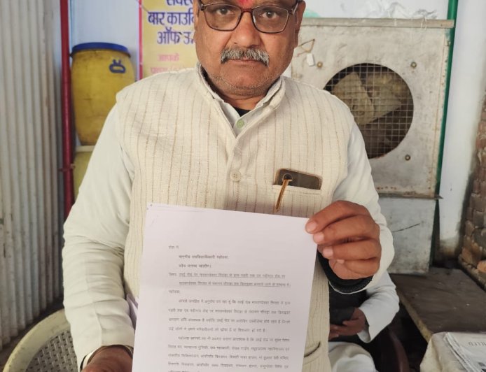 सड़क दुर्घटनाओं पर रोक हेतु मार्गों पर डिवाइडर बनाने की उठायी मांग