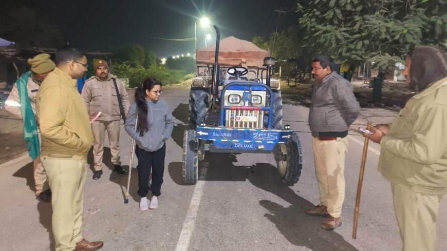 एस डी एम को देखकर ट्रैक्टर छोड़कर ट्रैक्टर चालक हुआ फरार