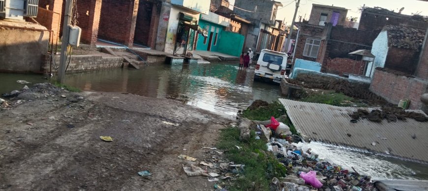 पी डब्लू डी की सरकारी जमीन पर नाले के ऊपर लोगों ने किया अवैध कब्जा