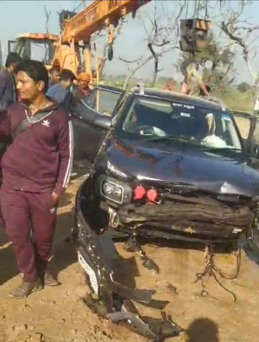 रात में सड़क पर जानवर आने से बाइक फिसली,दोनों सवार गंभीर रूप से घायल