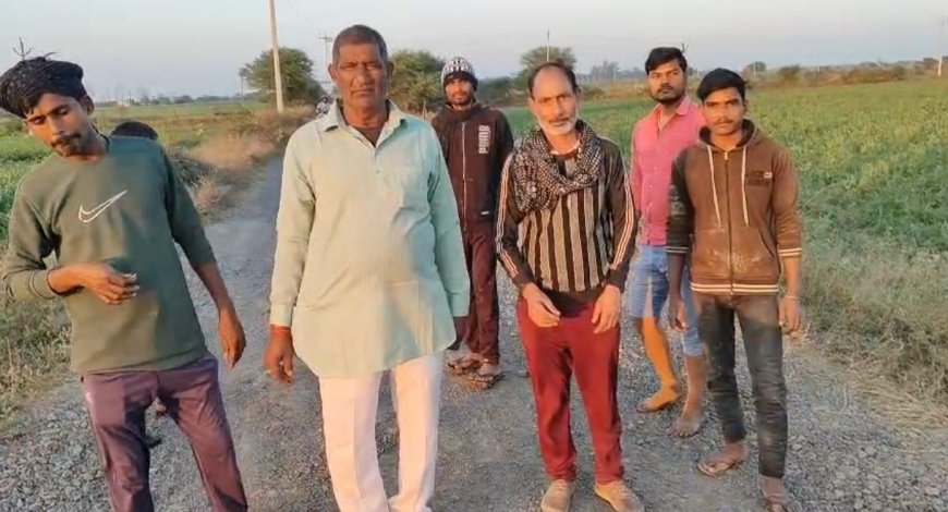 ग्रामीणों एवं छात्रों के लिए मुसीबत का रास्ता बना देवगांव फुलेला मार्ग